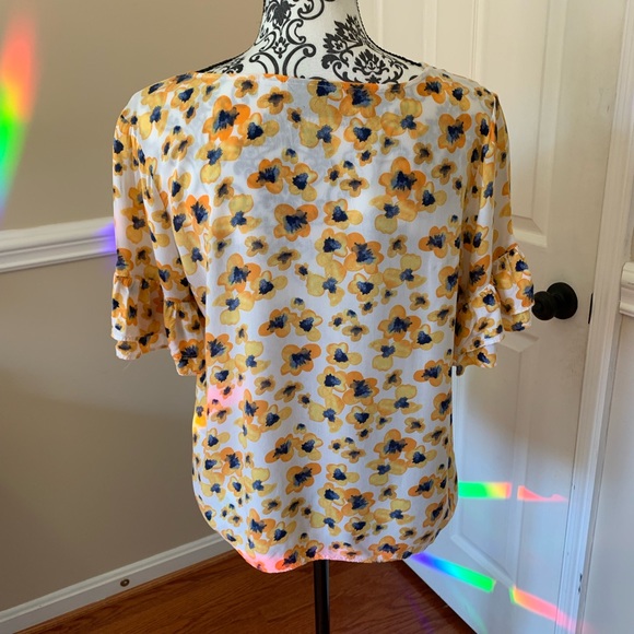 Roebuck & Co Yellow Floral Ruffle Sleeve Blouse, women’s size Lg. - Picture 6 of 7